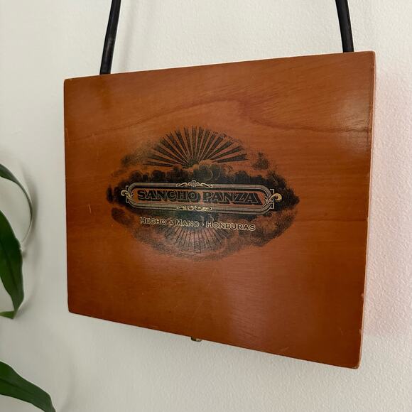 Sancho Panza Wood Cigar Box With Leather Strap Brown - Picture 4 of 11